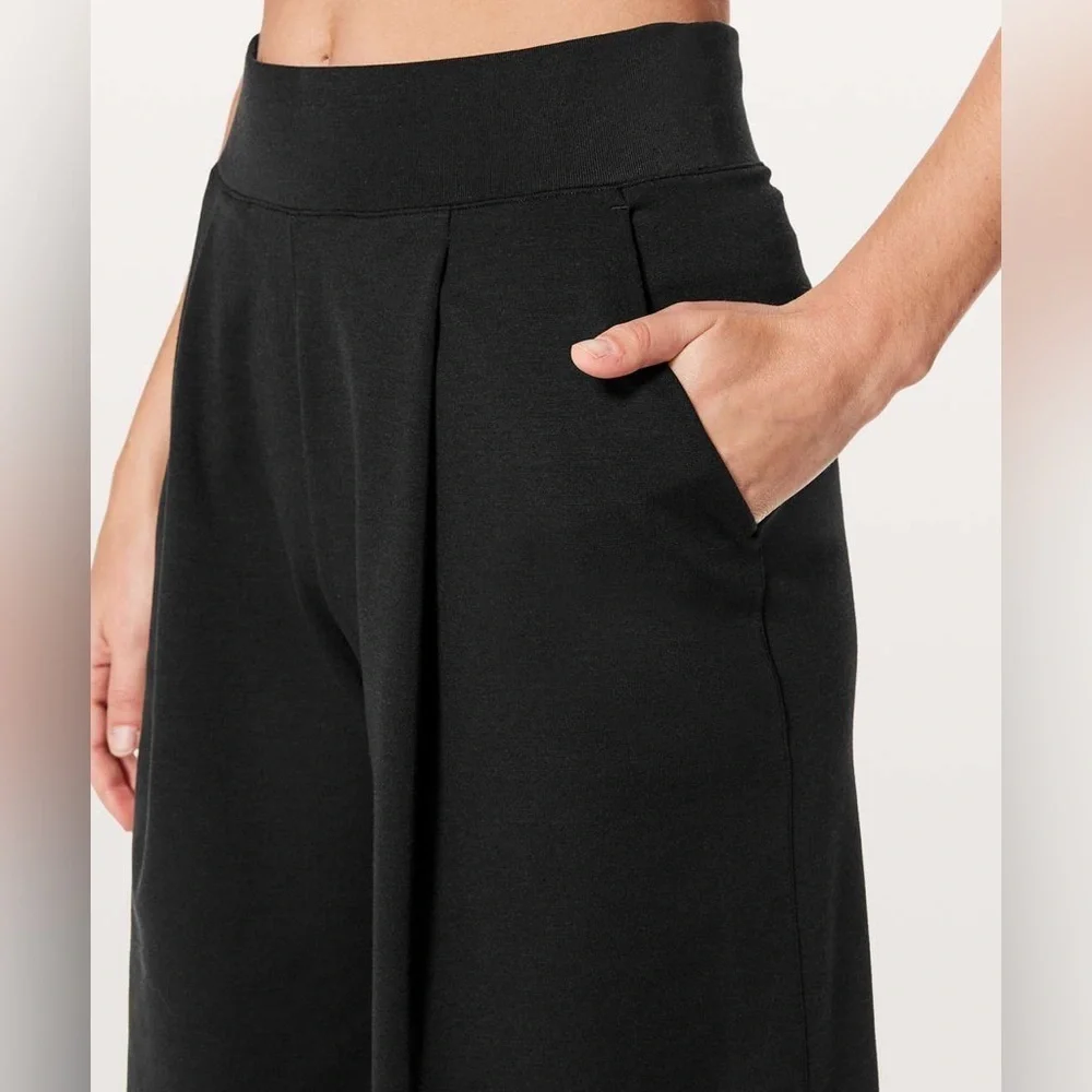 Lululemon Can You Feel The Pleat Crop *21